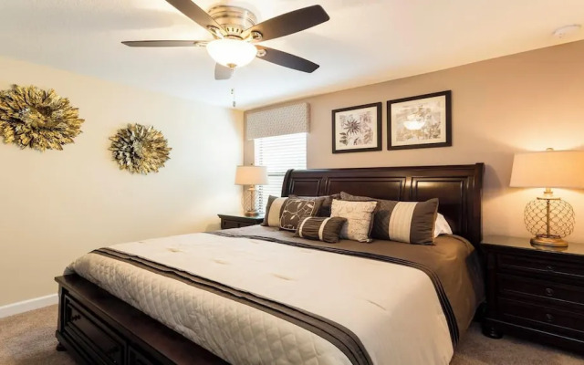 Opulent Villa, 10 Min to Disney, Pool & Spa