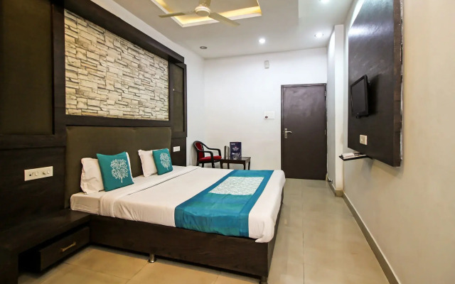 OYO 8429 Hotel Raj