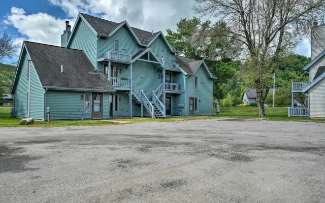 Townhome w/ Fireplace - Walk to Chairlift!