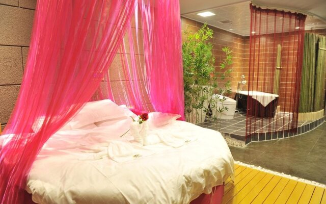 Eaka Hotel
