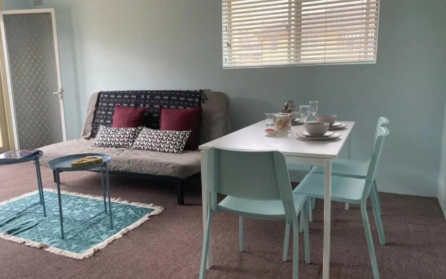 Digby's Place - waterfront apartment – Guest Rooms – The Entrance