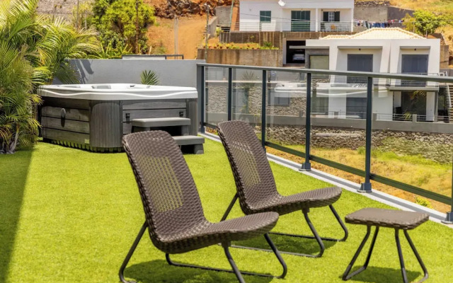 1BR House - Garden & Hot Tub - Estreito da Calheta