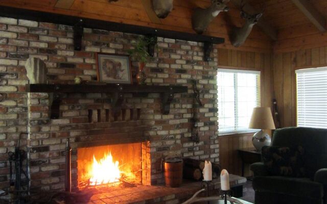 The Red Rooster Lodge