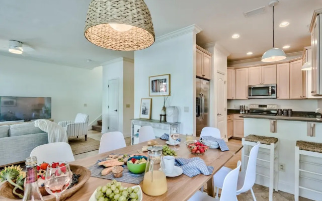 Kono - Coral in Destin