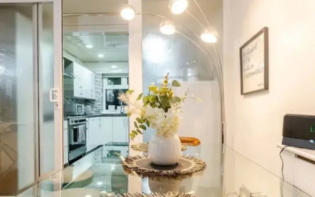 Smethwick - House - Sleeps 8 - Parking