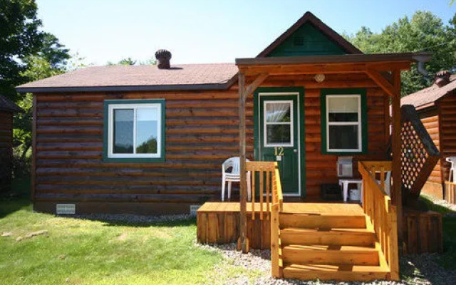 Spectacle Lake Lodge