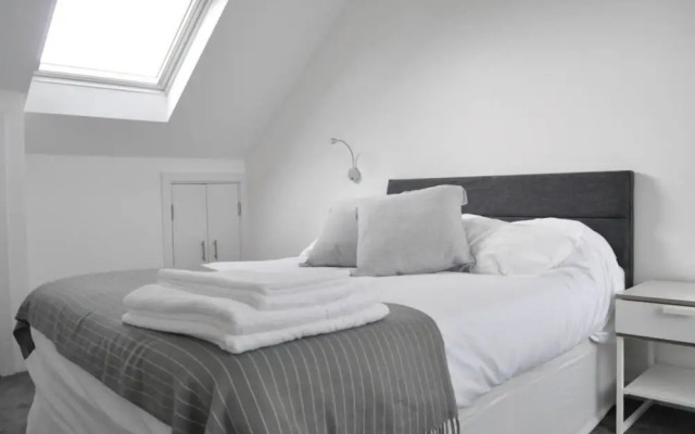 Modern 2 Bedroom Duplex Flat in Balham