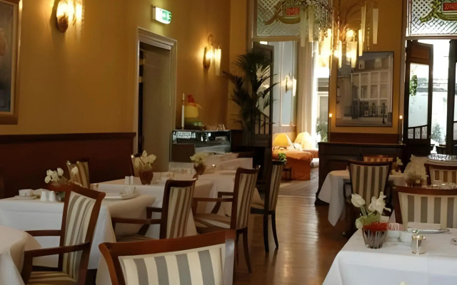 Fitz-Roy Urban Hotel Bar and Garden