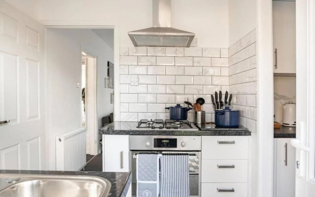 1 Bed-sleeps 4-free Parking-30 Min to Central Ldn