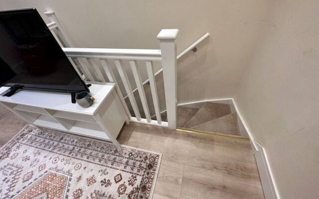 Charming Duplex 10min to London Bridge, Quiet