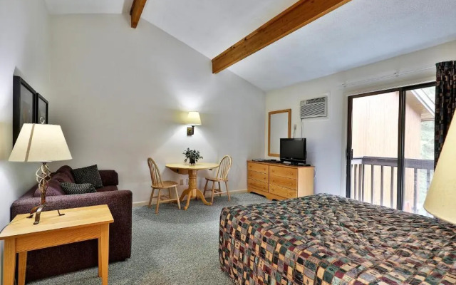 Cedarbrook Queen Studio 207