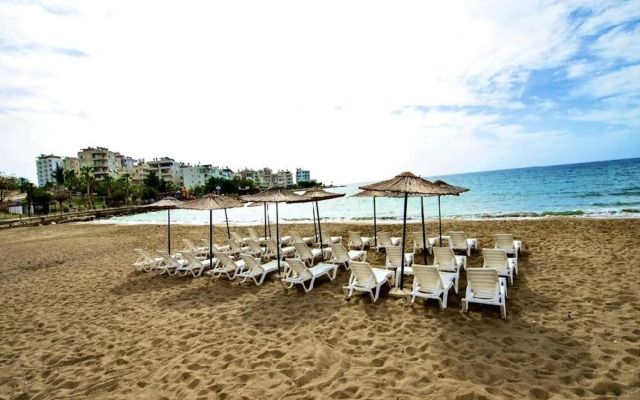 Palm Beach Hotel