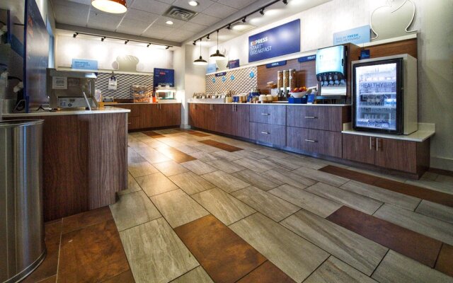 Holiday Inn Express & Suites Moore by IHG