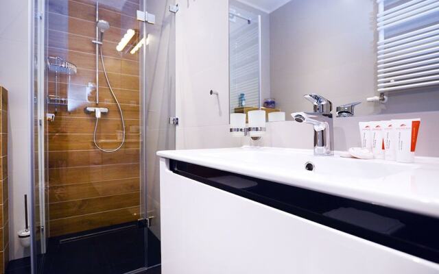 Golden Sun Apartments-Port