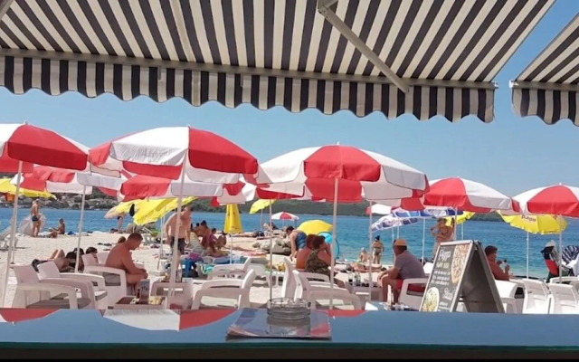 A3 90m2 apt W.shared Pool & Balcony,next to Beach