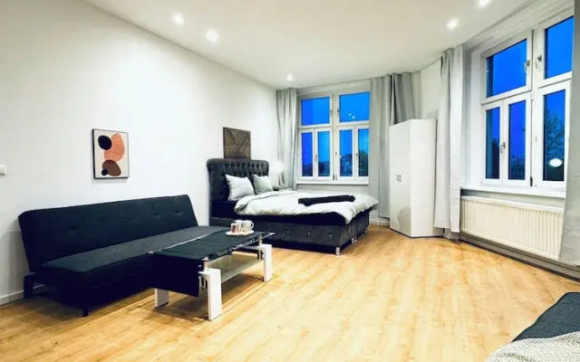 Cozy 4BR Apartment Near Kaufpark