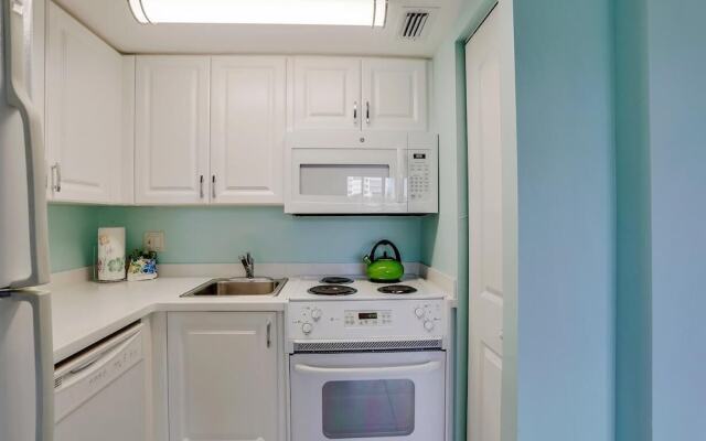 Breezy Condo With Deluxe Pool and Private Beach Access