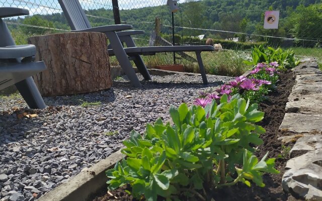 Serene Holiday Home in Han-sur-lesse With Garden