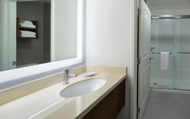 Staybridge Suites Phoenix - Biltmore Area by IHG