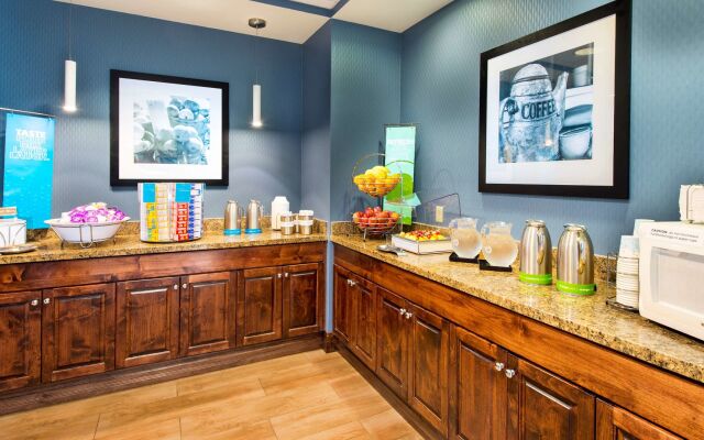 Hampton Inn & Suites Pensacola I-10 N at Univ. Town Plaza