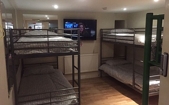 Bobby's Bunkhouse - Hostel