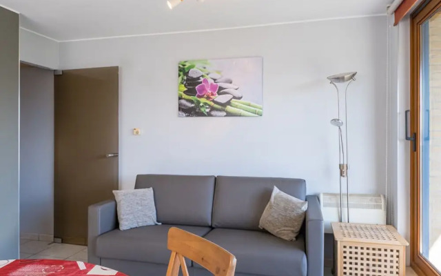 Apartment Overlooking the Green Surroundings