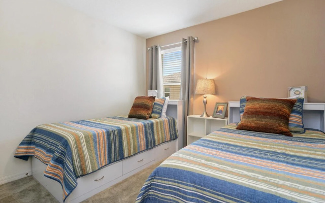 Four Bedroom Sleeps 10 w Gameroom 5152a