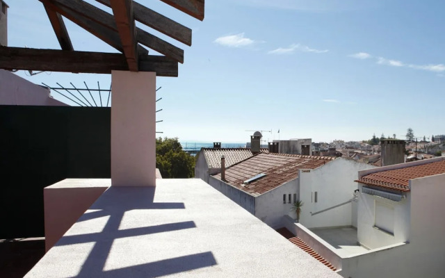 Wondrous Terrace Apartment in Cascais