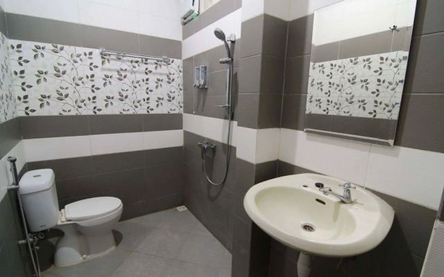 RedDoorz Raya Ngagel