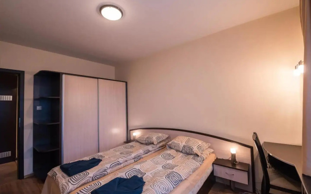 Charming, Fully-furnished, 2-bedroom apartment