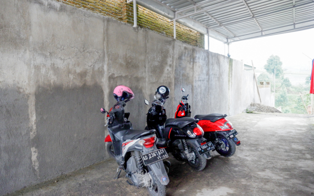 RedDoorz near Candi Cetho Karanganyar