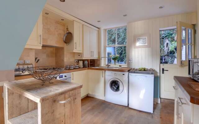Modern Holiday Home in Hastings Kent With Garden
