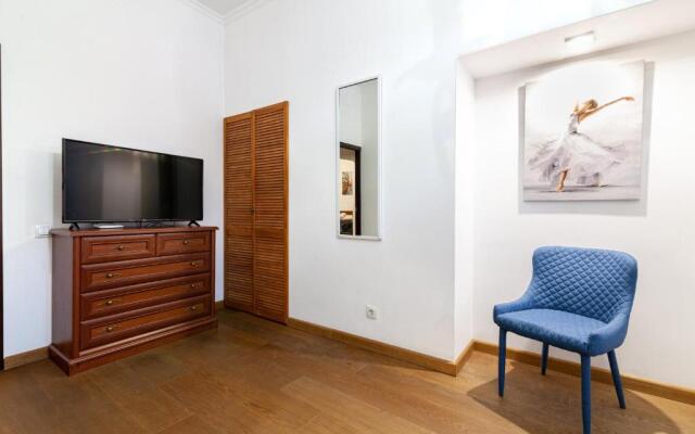 Romari площа Міцкевича