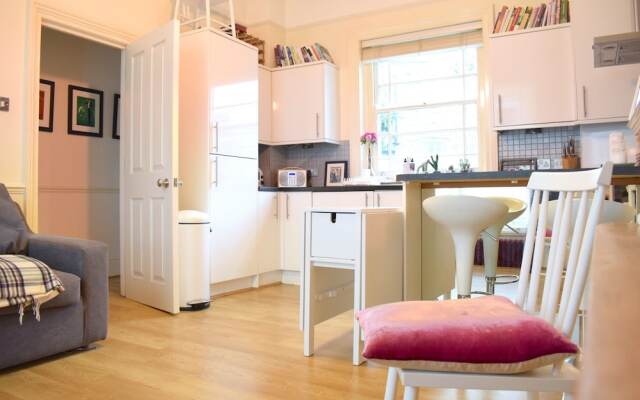 Studio Apartment in Camden Sleeps 2