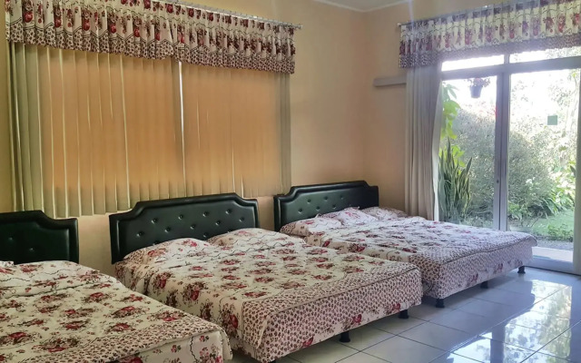 Vila Bunga Merah Gelatik