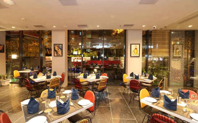 Hotel Gallery 67