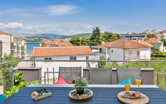 Nice Home in Okrug Gornji With 5 Bedrooms, Wifi and Outdoor Swimming Pool