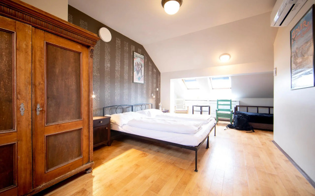 Sir Toby's Hostel
