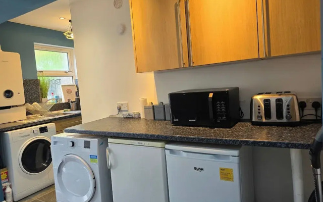 Cozy 4 Bedroom House in the Heart of Brixton