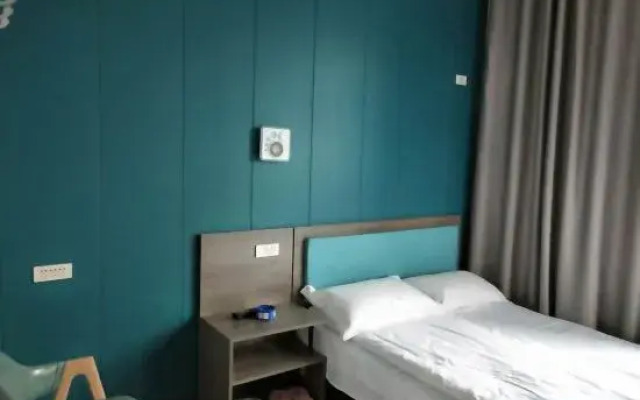 Mengzhou Longsheng Hotel