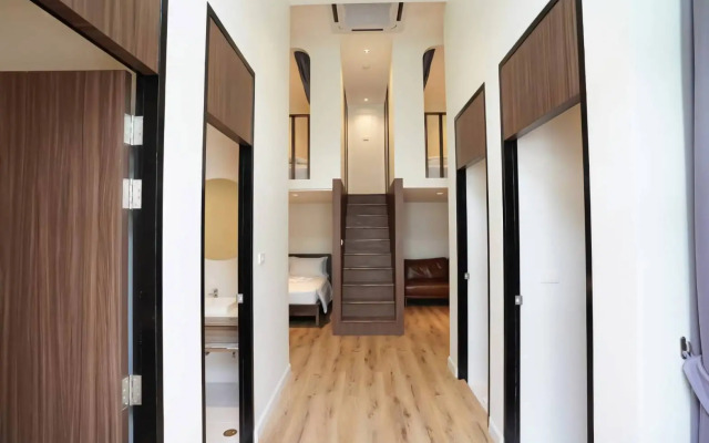 Play Poshtel & Cafe (SHA Certified)