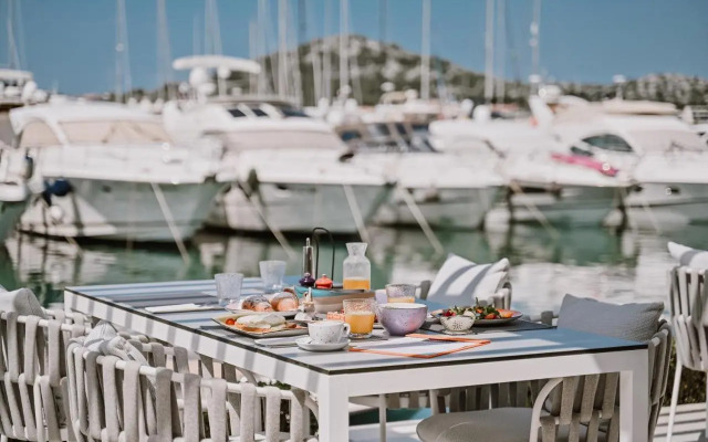 Hotel Stomorin-Marina Hramina