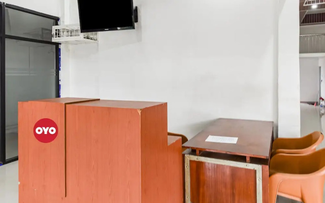 OYO 93503 Lotte Residence