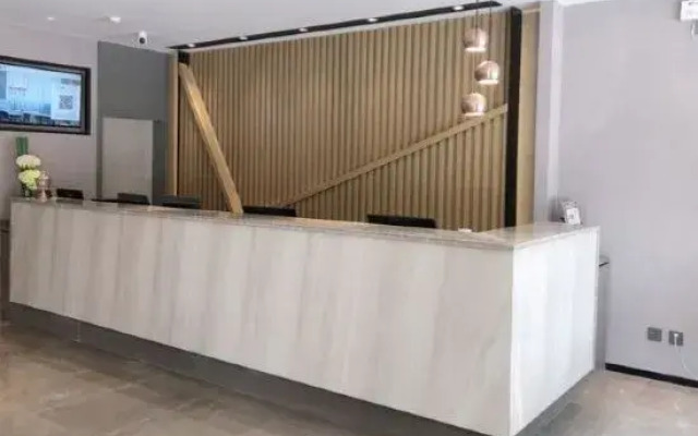 Home Inn Haiyang Xinyuan Square