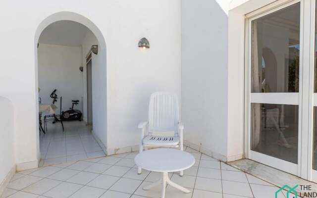 Safran II Apt de Charme Avec Terrasse la Marsa