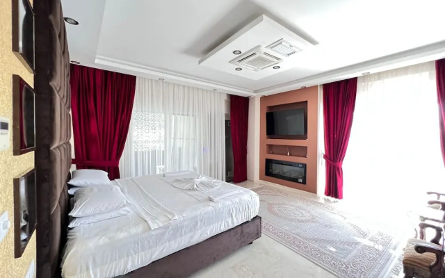 Luxury 7-bed Villa With Pool and Jacuzzi, Fethiye