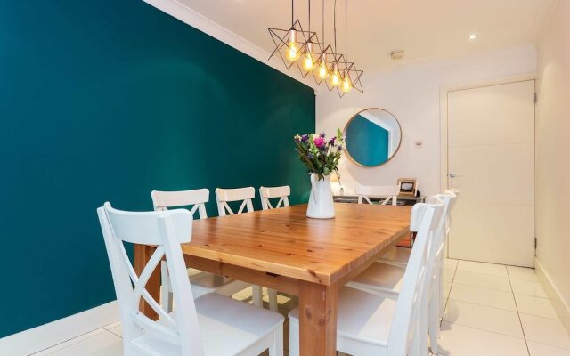 Veeve - Family Flourish