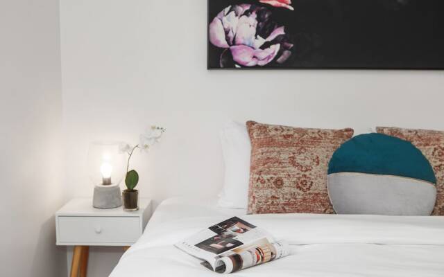 Balcony Retreat Apartment by Ready Set Host