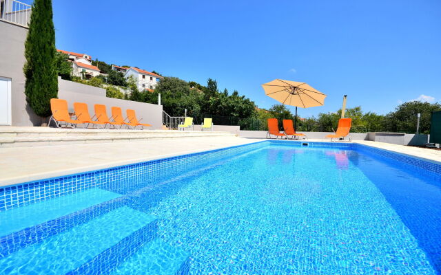 BRETIA apartments & more
