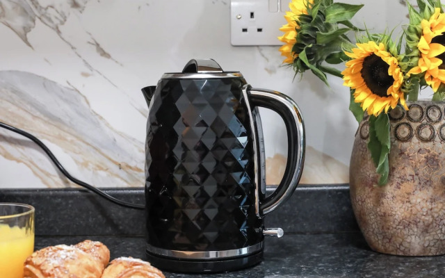 Victoria Road Apartment in Stoke